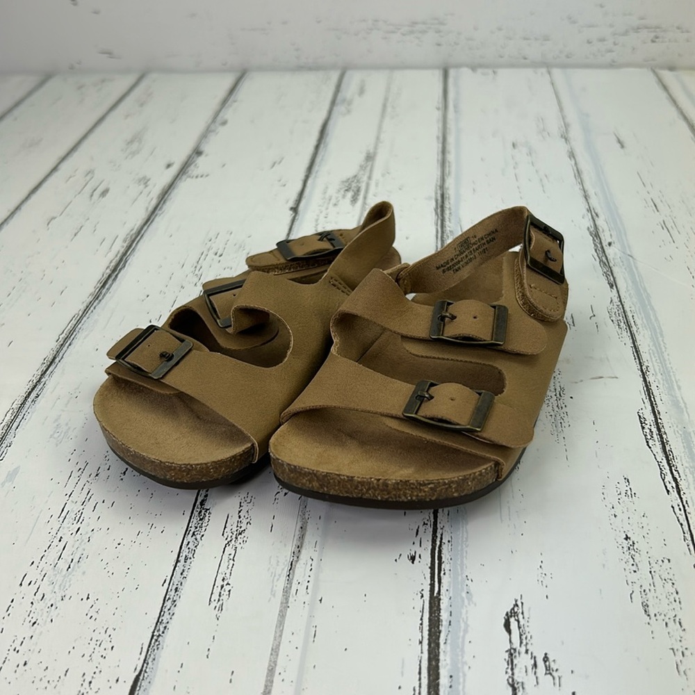 New Kids Old Navy Sandal. size 7